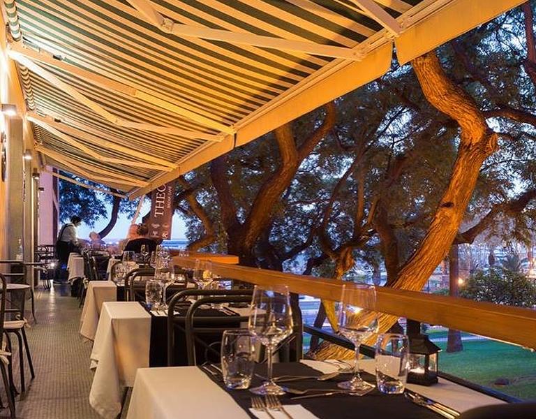 Theo’s Gastro Lounge