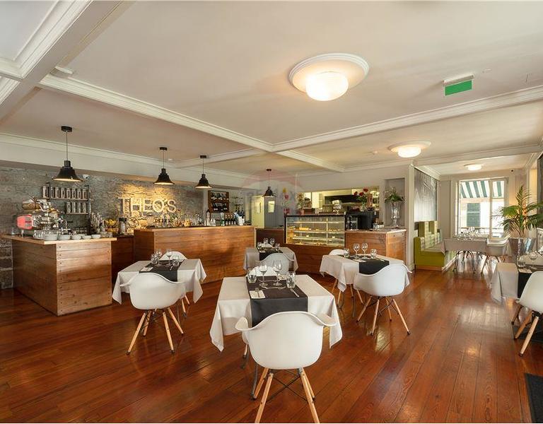 Theo’s Gastro Lounge